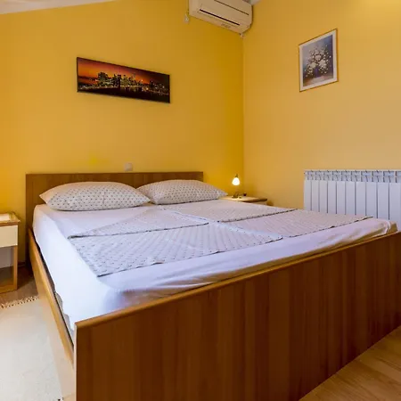 Apartment Bozidar 1 Zuti - Hr-10438-01 By Interhome *